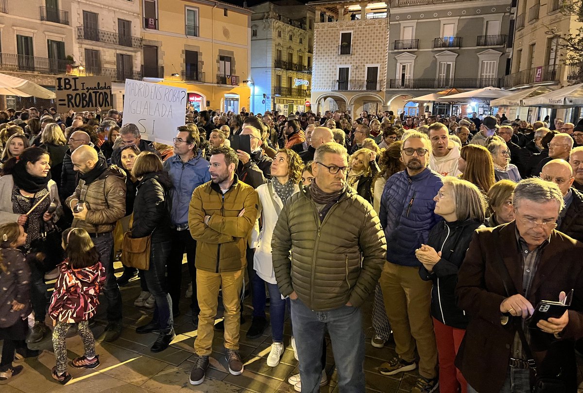 Veïns d'Igualada indignats irrompen al ple on s'ha aprovat la pujada d'impostos
ccma.cat/324/veins-digu…