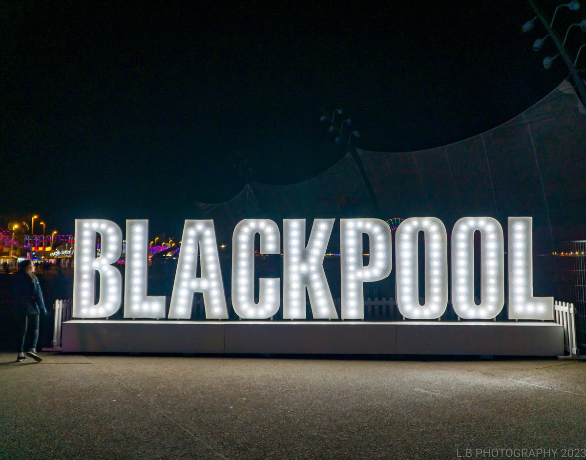 PositiveLee7's tweet photo. Four from my walk last night on the Promenade. #Blackpool #Promenade #lightpool #Blackpooltower #lights #Blackpoolcouncil #odyssey #icecream #VisitBlackpool #Blackpoolilluminations https://t.co/nqfFNWjyk3