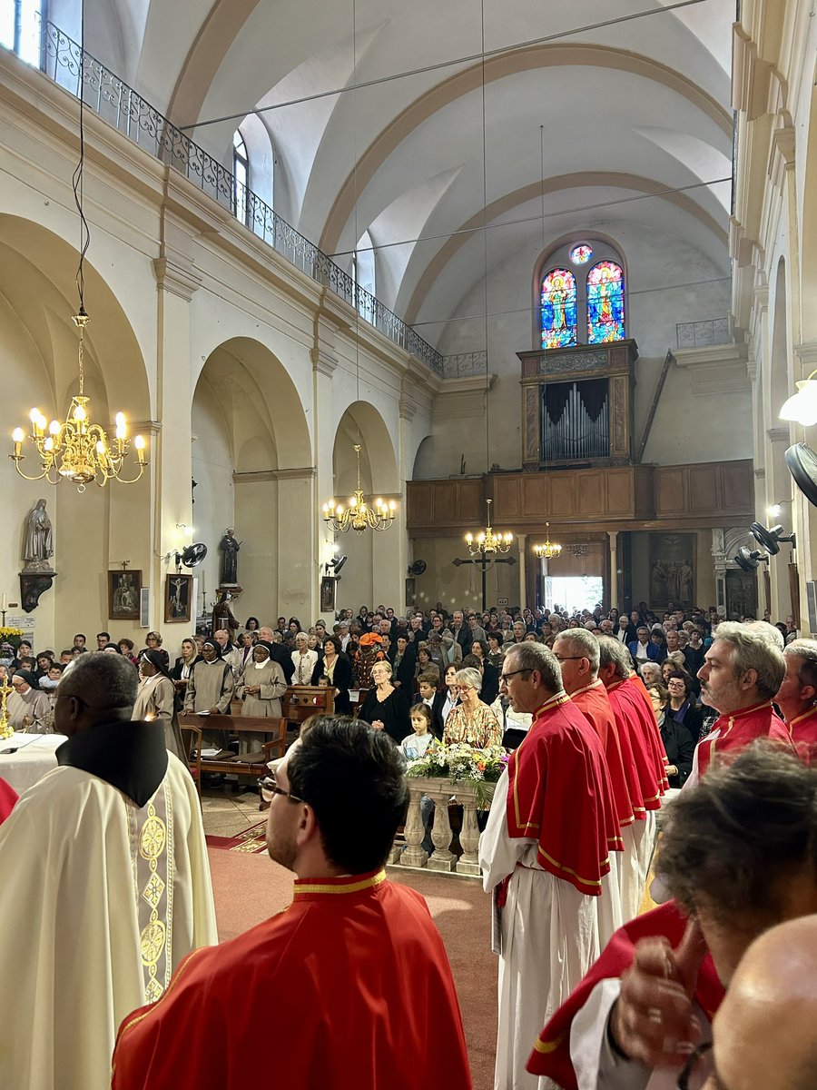 ammgdi's tweet photo. Les églises sont vides … #corsica #sartè #cunventuSanCosimuèDamianu #Toussaint #iSanti https://t.co/cZApNvlZBj