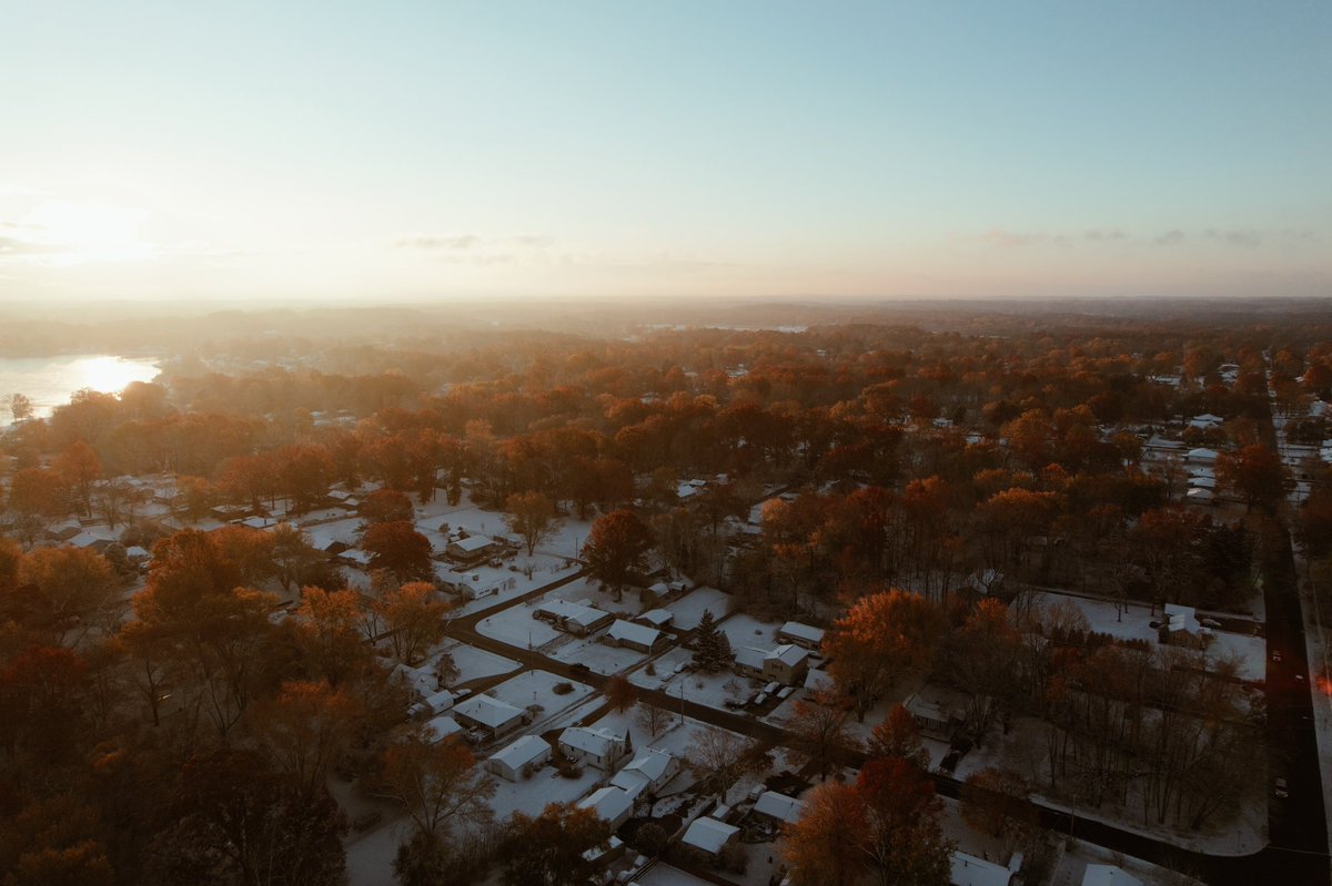 AirSpaethe's tweet photo. First snowfall of the season! https://t.co/OR3NAEVU61