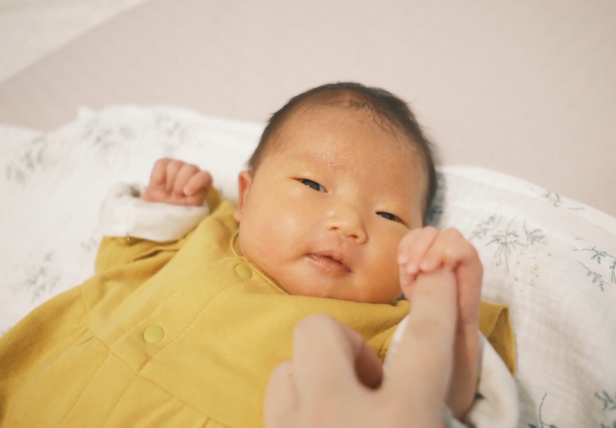 <ご報告>
10月22日に娘が爆誕しました！
予定日よりだいぶ早い出産になりましたが、母子共に健康で本当に安心しました。
生まれてきた瞬間、自分が一番ボロ泣きしてたのはここだけの話。

名前は依叶（いと）ちゃんです😇

良いパパになれるように日々頑張ります💪💪