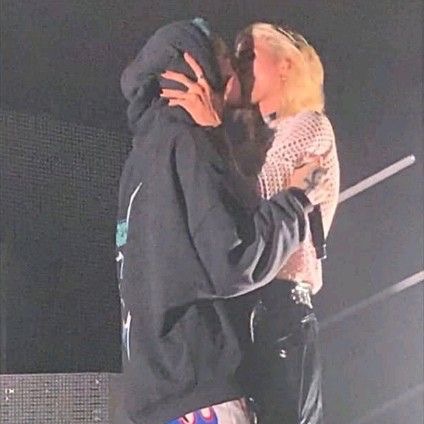 moonysunoo's tweet photo. ok so since some of my friends didnt know taddl and wavvy are close friends and i saw both of them live in 2019 😔☝🏻 the first pic was at my concert 😸 they also have one song together (dreifaches_x) its really good https://t.co/bXVIfozRFB