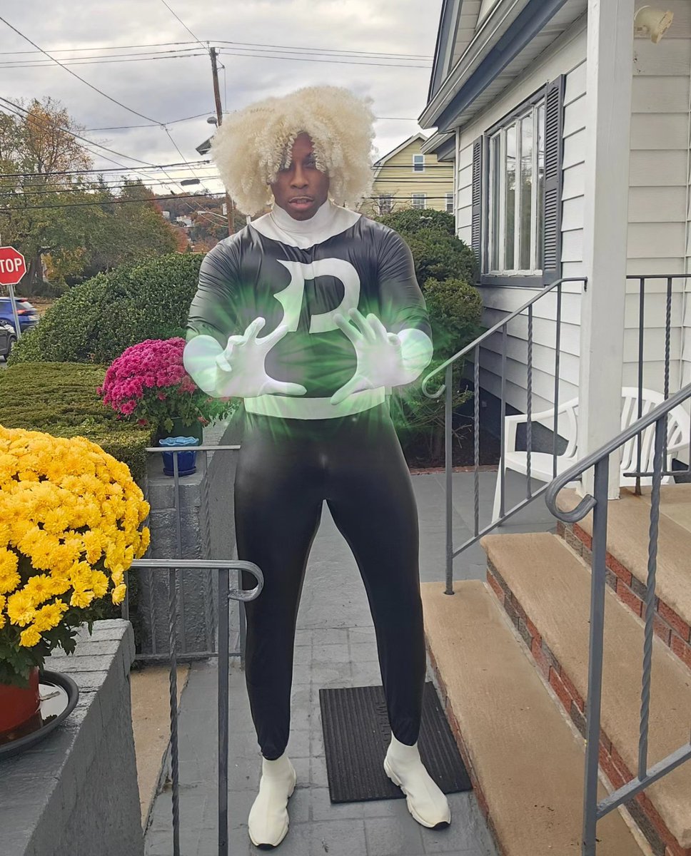 wendellwpii's tweet photo. Halloween this year....its giving Phantom... Danny Phantom 💚💚💚
.
.
#dannyphantom #ghosthunter #halfghost #nickelodeon  #wendellcosplay #spookyseason #spookyszn https://t.co/ewRV10vYad