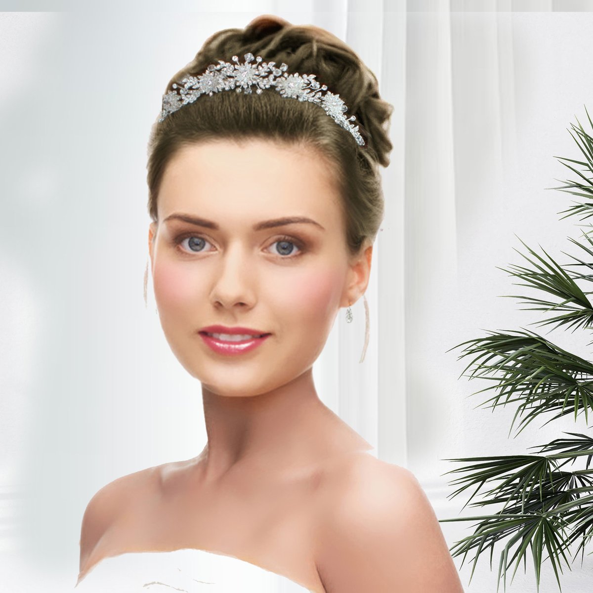 Crystal Bridal Tiara - Emmerline #2022bride #crystaltiaras
Buy here tiarasandco.co.uk/product-page/c…