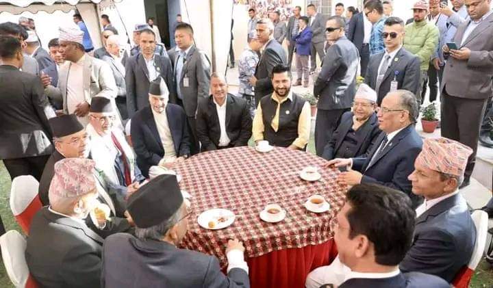 माथी यसरी मिल्छ्न उता गाउघरमा एकअर्का देखि नबोलेर,आगो नि पैचो दिन छोडिसके।😎