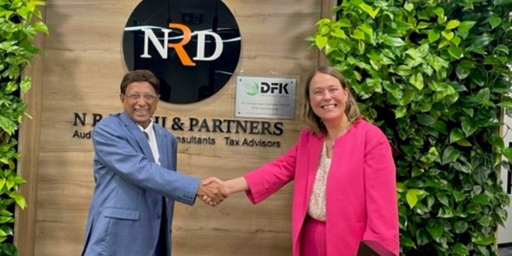 DFK_Intl's tweet photo. DFK is all about connections and sharing experiences - just ask Arvind Malia (@nrdoshidubai UAE) and Julie Galophe (F.-M. Richard & Associés, France)! We were thrilled to see that they took the time to meet in the offices of NR Doshi in Dubai this week!
#thedfkdifference https://t.co/WaOhhLfLy1