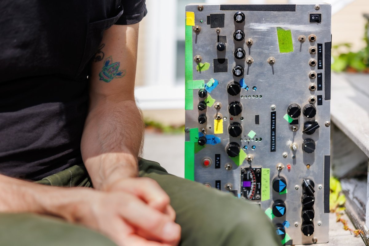 Surprise! Animal Hospital's Shelf Life is available on all streaming services two days early 🎁

Press play and fall into this technicolor world Kevin Micka has created for us. Once you're locked in, buy an LP via bandcamp ↯

💙 ffm.to/AH-ShelfLife