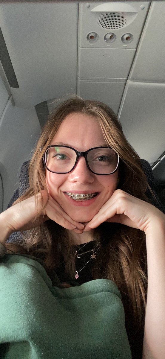 JasonRReynolds5's tweet photo. Happy birthday to my amazing Girlfriend and bank account @Holliepop1104 https://t.co/1Y11LMwewJ