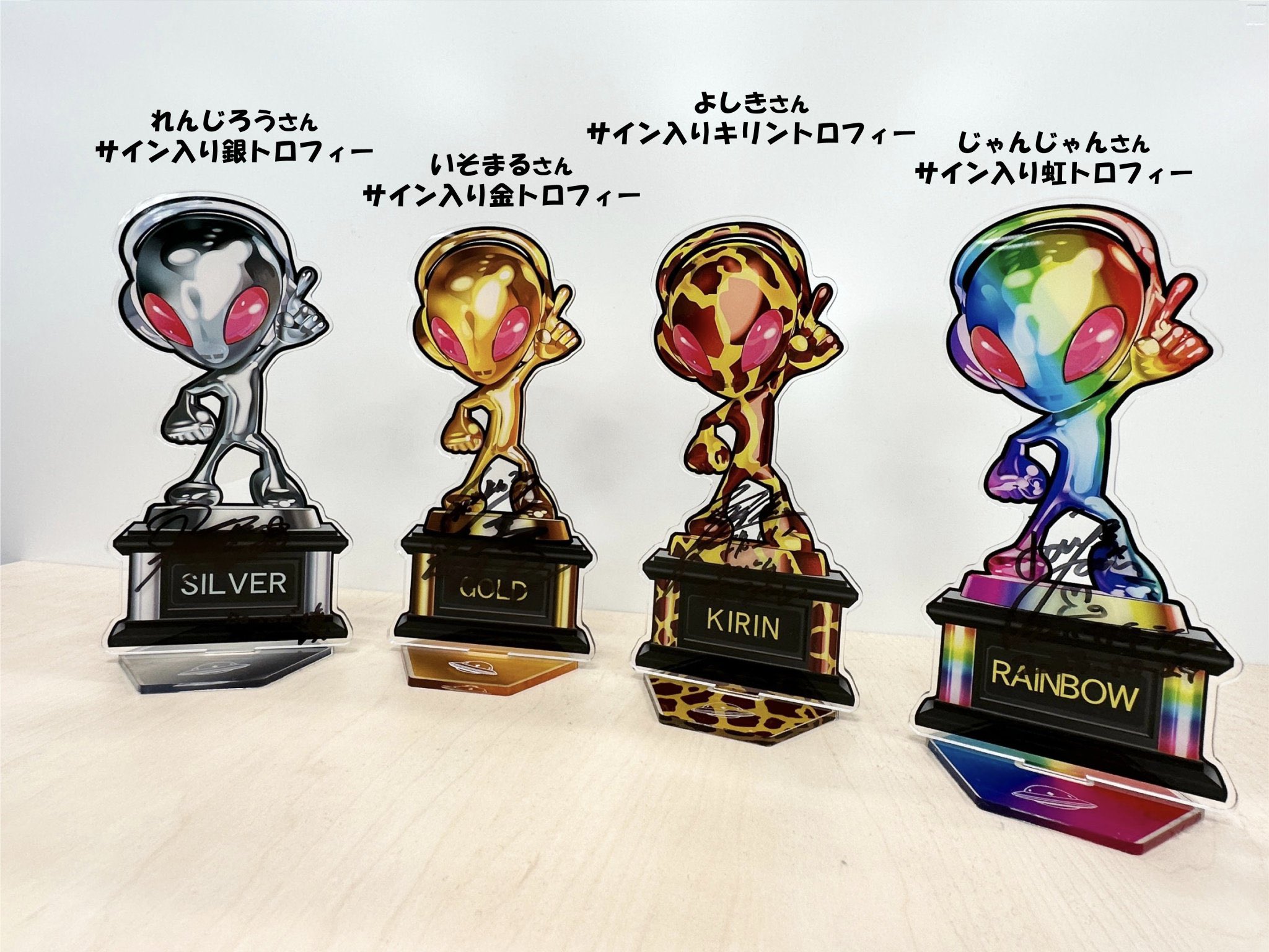 サミートロフィーアクリルキーホルダー 持ち合わせる サミートロフィーアクリルキーホルダー 持ち合わせる