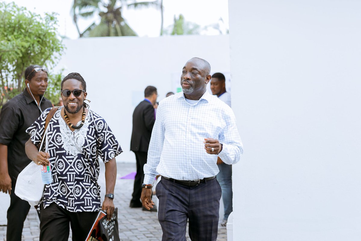 BlueBirdTail's tweet photo. Arrive like a boss, leave like a thief. Summary of my @nyu_accra #LaboneDialogues adventures - good times! https://t.co/K5QEsD168L