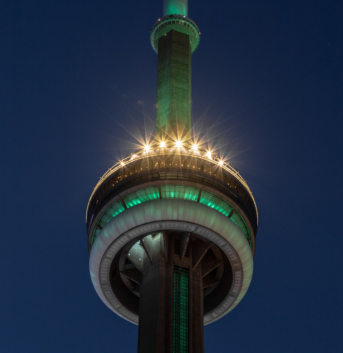 Tonight the #CNTower will also be lit green for Show your 4-H Colours / Ce soir la #TourCN sera également illuminée en vert pour Arborez vos couleurs 4-H