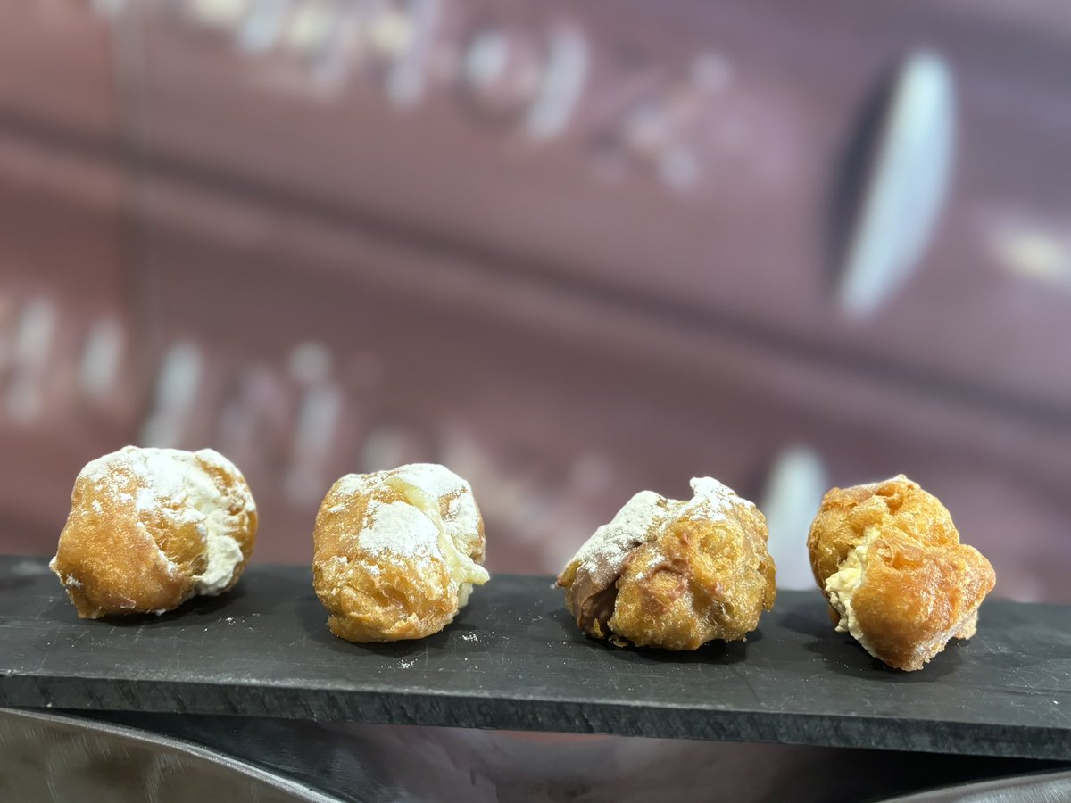 Los  cuatro buñuelos del apocalipsis, crema, nata, chocolate y chantillí
