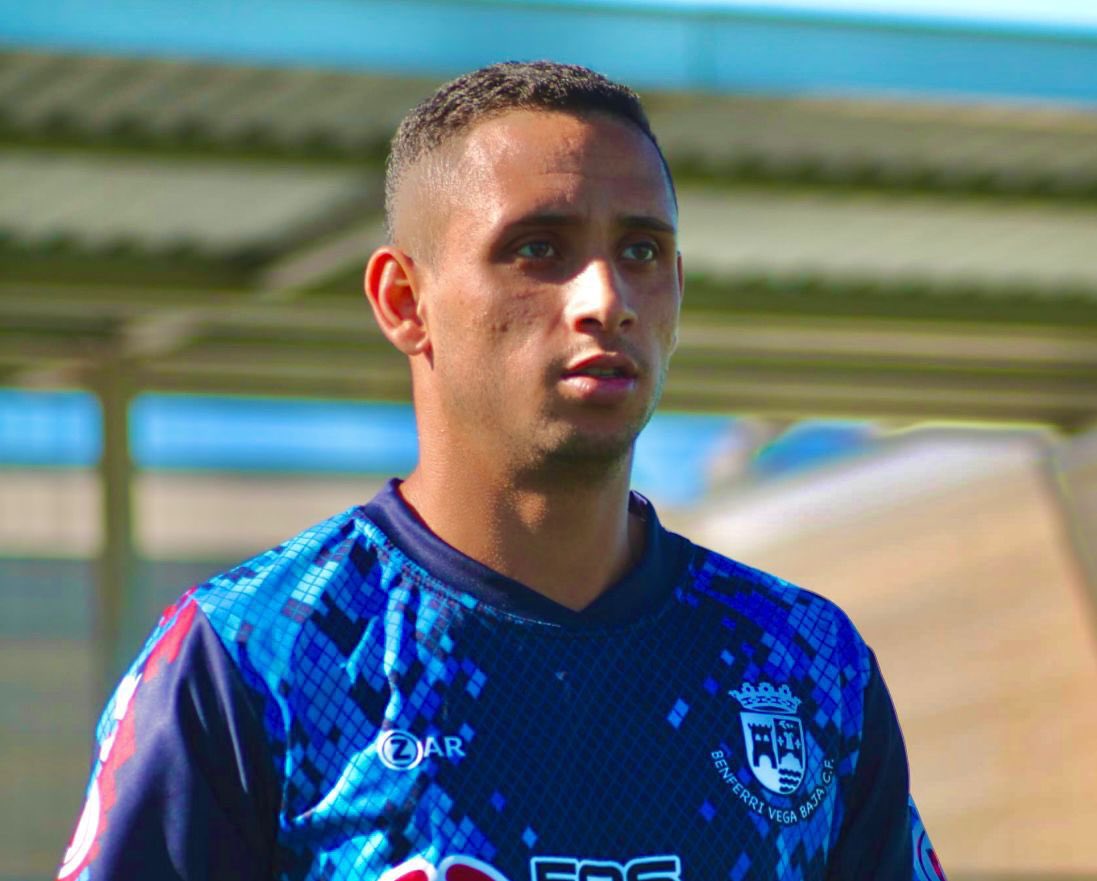 RedovanCf's tweet photo. 📯COMUNICADO.
El F.B. Redován C.F. y el extremo Thales Henrique llegan a un acuerdo para la incorporación del futbolista hasta final de temporada 🤝
🔍 Thales llega procedente del @DeportivaMinera, equipo líder de la 3ª RFEF XIII Murciana.
👏🏼¡Bienvenido Thales!👏🏼
#fbredovan https://t.co/doa6brMrG7