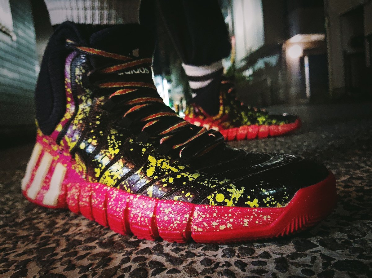 MARVINKICKS0603's tweet photo. ADIDAS
CRAZYQUICK 2
#バッシュを履いて外へ出よう
#バッシュを履いて外に出よう
#adidas
#crazyquick2
#nba #kicks #sneaker #basketballshoes #shoes #basketball #バッシュ https://t.co/ASXQ920Hmq
