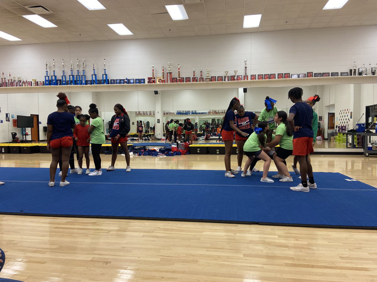 Thank you <a href="/BODFalconCheer/">DAVIS HIGH SCHOOL CHEER</a>  for working with the Conely Cougars cheer team to improve their skills. <a href="/ConleyES_AISD/">Conley Elementary School - Aldine ISD</a> @vmbatesAP  <a href="/VaundaJ/">vaunda jones</a> #MyAldine