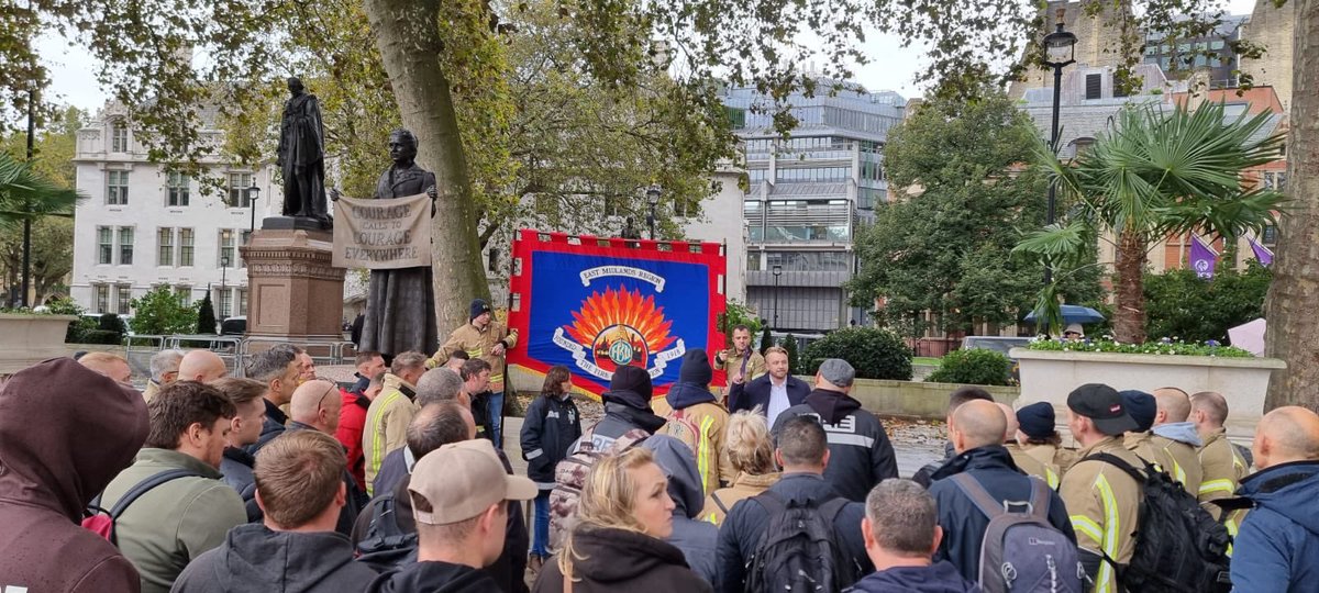 East Midlands @fbunational members headed to London today to make their demands heard for a safer, better, well governed fire and rescue service. More 🚒🚒 More 🧑🏽‍🚒 👩‍🚒 More 🧑🏽‍🚒👩‍🚒 (control) More 💷💷 to ensure better response to ☔️ incidents Safer work places 🦠 ❌