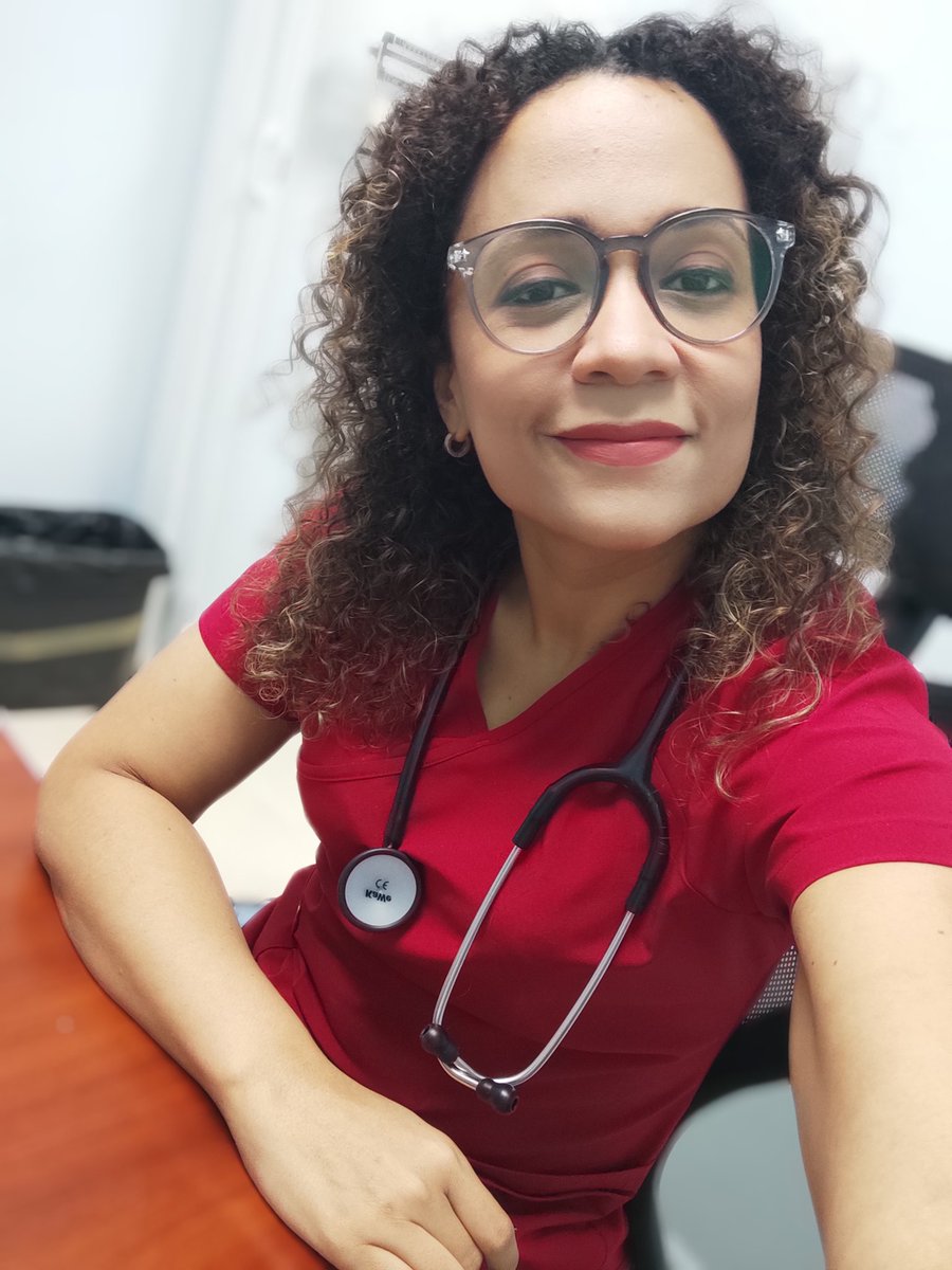 helenna18's tweet photo. Volvimos, de rojo, chifeando cierres y huelgas 🇵🇦✌️ https://t.co/wDFicBjkGs