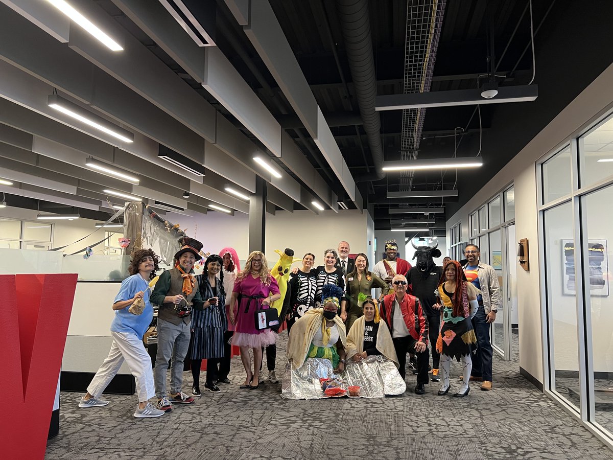 UAZTechLaunch's tweet image. Innovation doesn&apos;t take a holiday at Tech Launch Arizona, but it does dress up for Halloween! 🎃 Congratulations to our best office decor winner, Nacho Libre, and best costume, Nana Nana the Dancing Banana. #HappyHalloween #SpookyInnovation #TLAHalloween #InnovateHauntRepeat