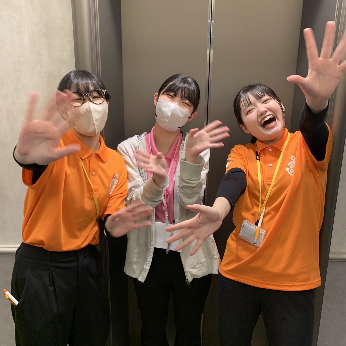 kc_sanko's tweet photo. 高校生の進路活動サポートする在校生スタッフ✨

卒業に向けて、オープンキャンパスでのサポートも先日で最後に😢

ちょっとずつ卒業の準備が寂しいです😭

Instagramもチェック👇
https://t.co/rpFRYm4BQN…

オープンキャンパスの予約はこちら💁‍♀️
https://t.co/E9VYWBalJP https://t.co/Yd6nXFBn9o