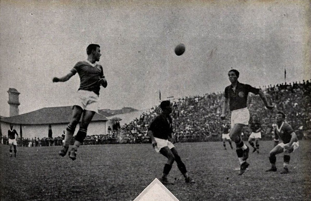 America 1 x 0 Palmeiras, no Estádio da Rua Campos Sales, pelo Rio-São Paulo de 1933.

📷 Revista Fon-Fon, edição de 29/07/1933.