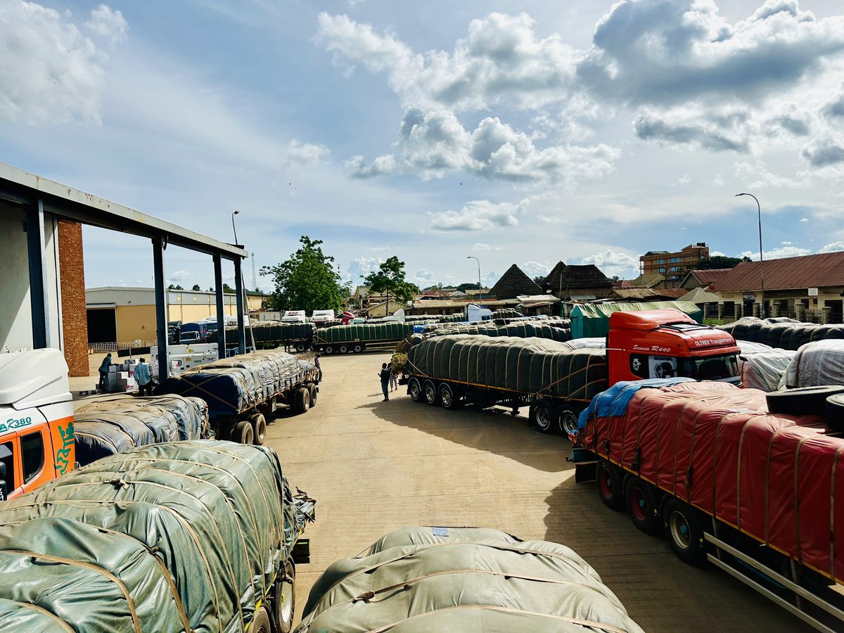 roxie_ug's tweet photo. Hello @URAuganda & @URA_CG,

Why can’t you provide an immediate solution to the suffering Ugandan traders whose rice trucks were confiscated in your premises at MUTUKULA boarder 2 weeks ago??

Are you aware that most of them have running loans? Are you aware transporters are charging them every passing day?  Can’t you conduct quick lab tests on the produce goods you claim are not from the EAC?

We are resuming protests tommorow morning if you don’t provide an immediate solution, the CG should come to the ground & discuss further with the concerned parties, you can charge a Tax more than the initial price of the Goods.

URA Mulimba nyoo namwe. 🙌
