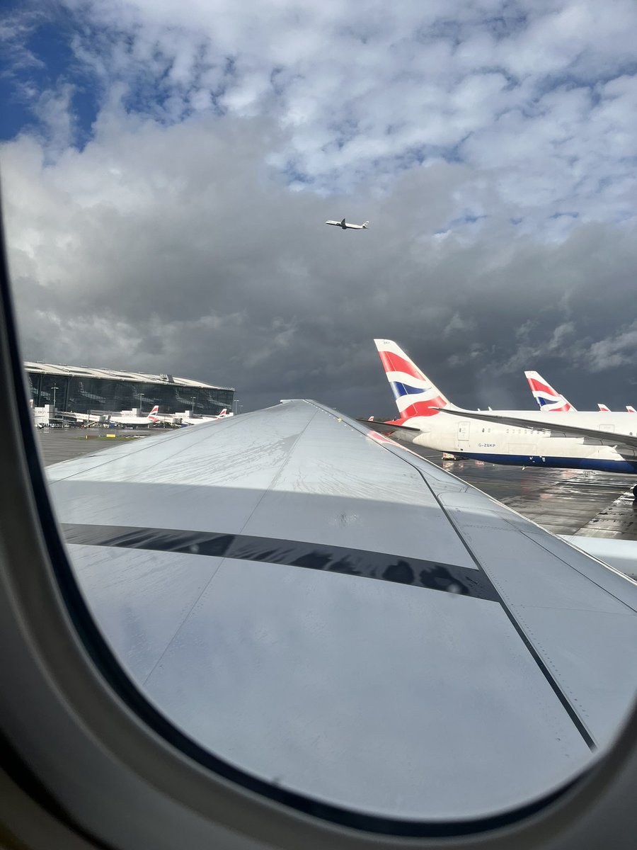 TimmyKernow's tweet photo. When your aircraft hasn’t been refurbed! Looking forward to a fabulous flight to LAX and Cali adventures beyond.🇺🇸☀️🏳️🌈
#BA281 #LHR to #LAX #FirstWorldProblems #Holiday #ClubWorld #SeeIDoIncludeMyMisterInPhotosSometimes https://t.co/1EMGabApRr