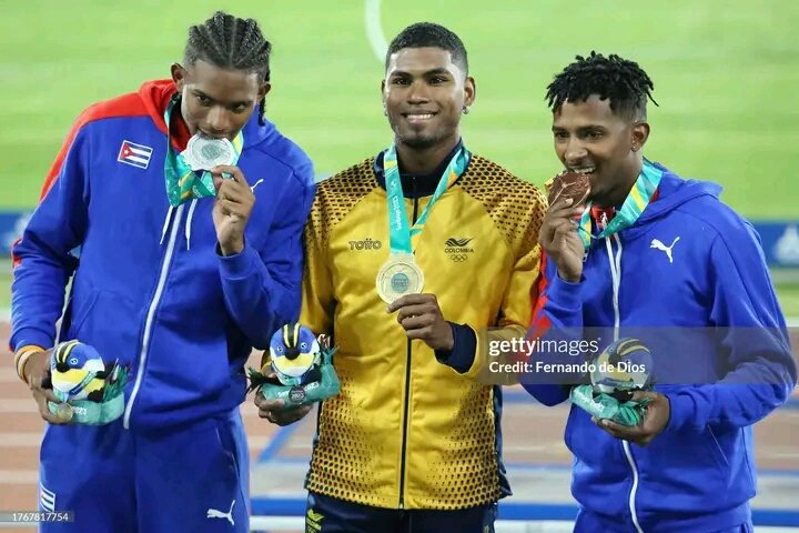 feupalmasoriano's tweet photo. La #FEU palmera 🥳 celebra la Plata 🥈en los Juegos Panamericanos Santiago 2023 de Alejandro Antonio Parada Isacc, hijo de #PalmaSoriano

Muchas felicidades campeón!!!!

#PalmaSoriano
#SantiagoDeCuba
#SomosFEU
#UnidosXCuba https://t.co/FvG6uF12On