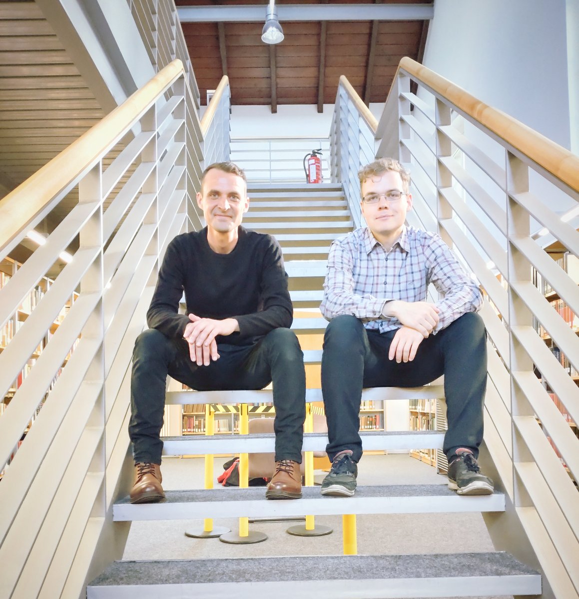 Two days to go – ganz so entspannt sitzen wir nicht mehr, aber wir freuen uns schon unheimlich auf unseren Workshop »Militär in der Provinz« am Freitag in #Cottbus. Wer noch spontan vorbeikommen oder sich digital dazuschalten möchte: 

👉portal-militaergeschichte.de/content/worksh…👈

#WKAProvinz