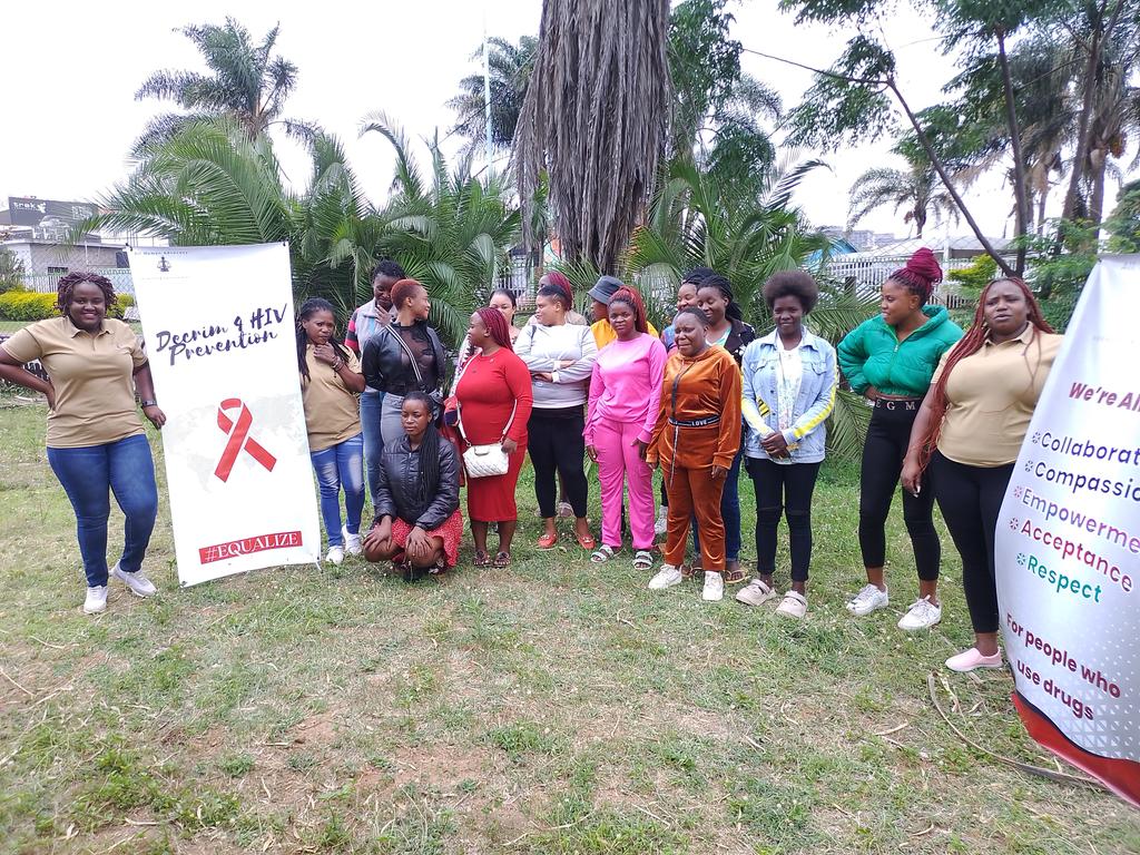 AWAdvocacy's tweet image. Today we stand with #PWUIDs advocating for dignity, health &amp;amp; compassion.
On this #InternationalDrugUsersDay we emphasize the urgent need for harm reduction services in 🇿🇼 Gaps around SRHR &amp;amp; HIV for women who use drugs must be addressed to ensure holistic care. #SupportDontPunish