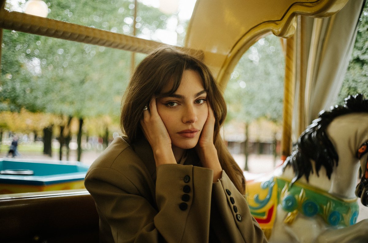 andrejosselin's tweet photo. Mara Lafontan, Charleen Weiß, Melanie Kieback, Emilia Schuele - All photographed in Paris, #leica #35mm #fujifilmgfx #mediumformat https://t.co/0jTrUNMIxb
