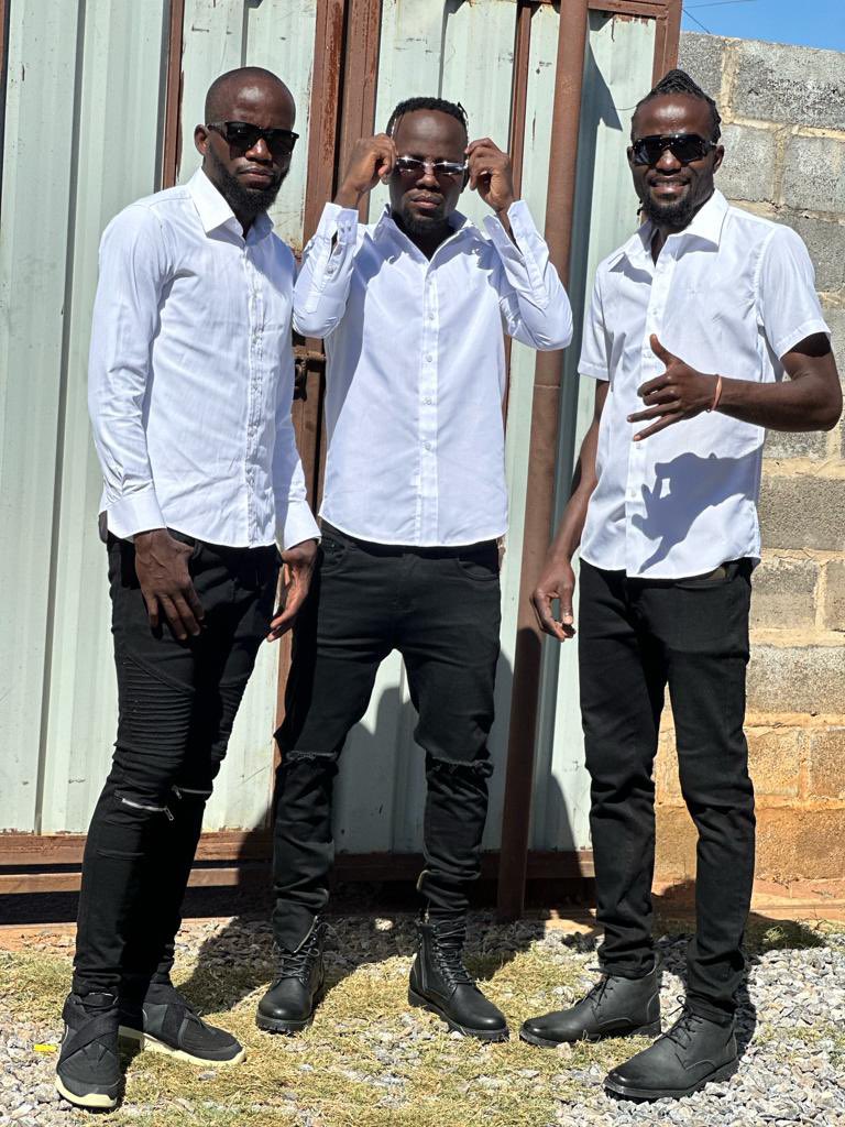 ClatousCC's tweet photo. 𝕂𝕖𝕖𝕡𝕚𝕟𝕘 𝕦𝕡 𝕨𝕚𝕥𝕙 ℂℍ𝔸𝕄𝔸𝕊 😎
Kama unahisi unauweza ugomvi basi njoo 😜 https://t.co/McyqRNVyfI