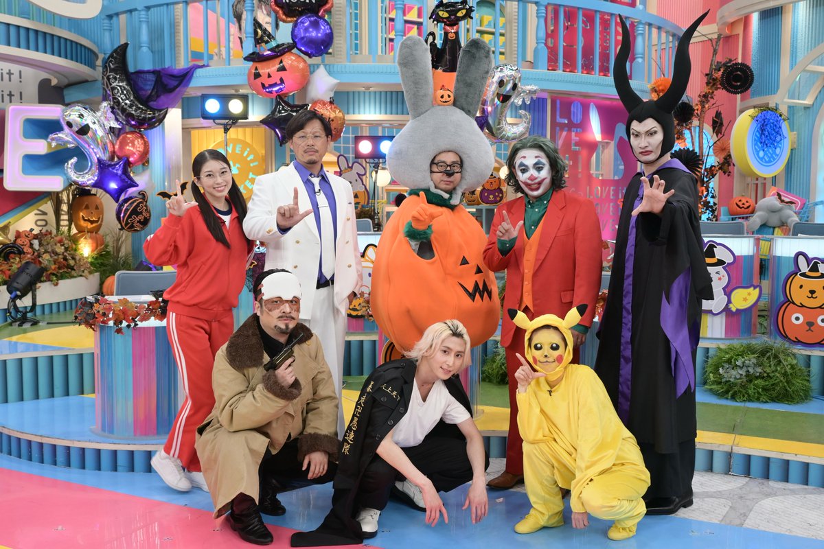 ハロウィン ラビット 火曜OA後にスタジオメンバー全員で集合写真を撮影📸 どんな