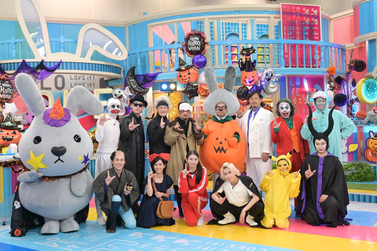 火曜OA後にスタジオメンバー全員で集合写真を撮影📸 どんな