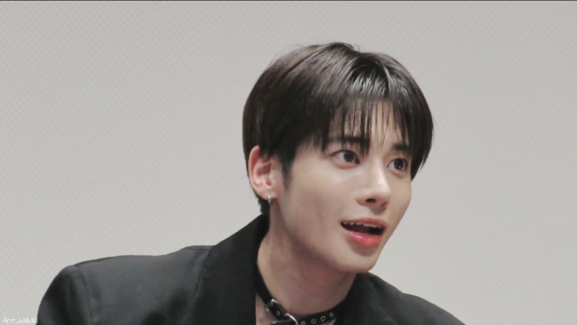 cutecatsquirrel's tweet photo. taehyun so precious 🐈‍⬛💘 https://t.co/BabtGJqYsh