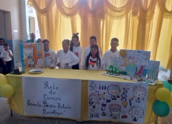 bcircuito1's tweet photo. E.B."Estado Anzoátegui", perteneciente al circuito educativo N1 "Felipa de Alcala",  del Centro de Desarrollo por la Calidad Educativa de la parroquia Bolívar. Reto de ciencias. https://t.co/jklegOT8Eq