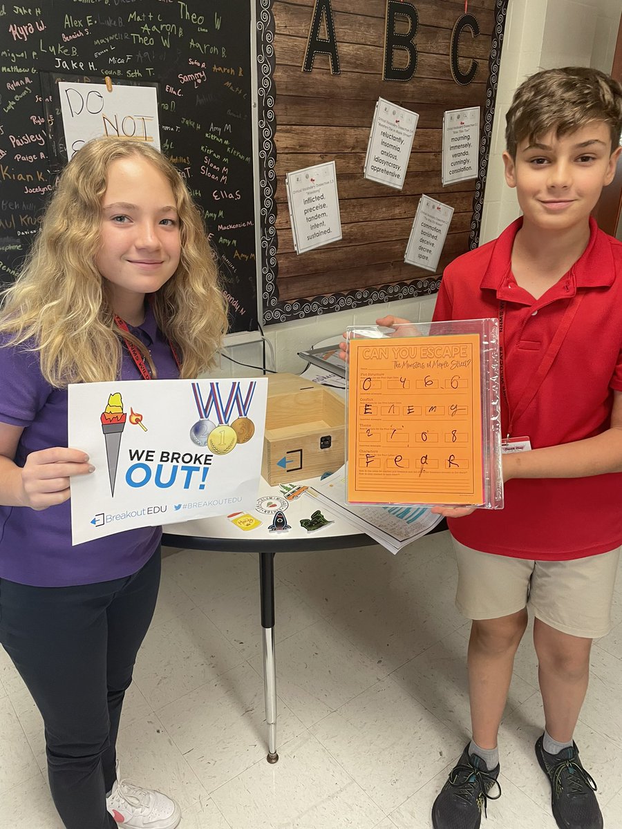 KennedyReading's tweet photo. We Broke Out‼️☑️📦⛓️Thanks @NNMSlibrary for the support‼️👏👏👏@NNMSWildcats @CCPS_SecELA https://t.co/zaaetPWjyx
