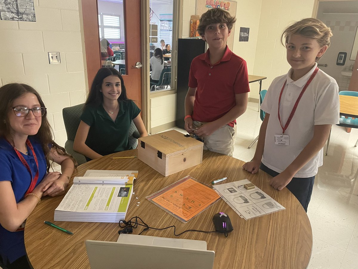 KennedyReading's tweet photo. We Broke Out‼️☑️📦⛓️Thanks @NNMSlibrary for the support‼️👏👏👏@NNMSWildcats @CCPS_SecELA https://t.co/zaaetPWjyx