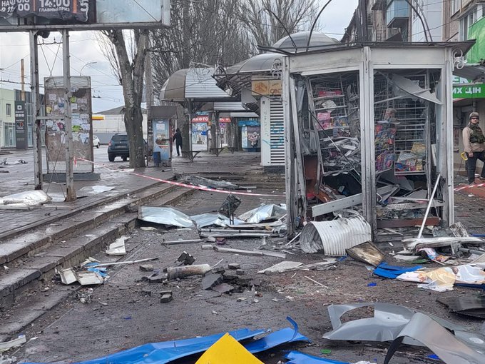 @Noulies @Vicman_OFICIAL Pues menos mal que solo atacaba estacines militares y no quería hacer sufrir a la población civil, en Hroza matando 59 civiles, tampoco..
  La Operacion Genocida Espcial  solo busca estaciones miltares, ¡Claro¡