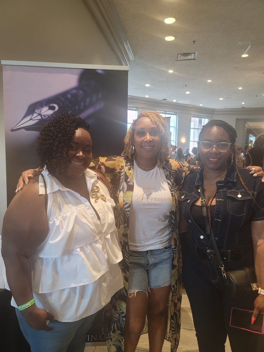 MannaWrites's tweet photo. @LoveBelvin @indielove2016 So Happy I got a chance to catch you in 2023. When you ready to come back outside, we'll be here! https://t.co/g2VOEnEbPT