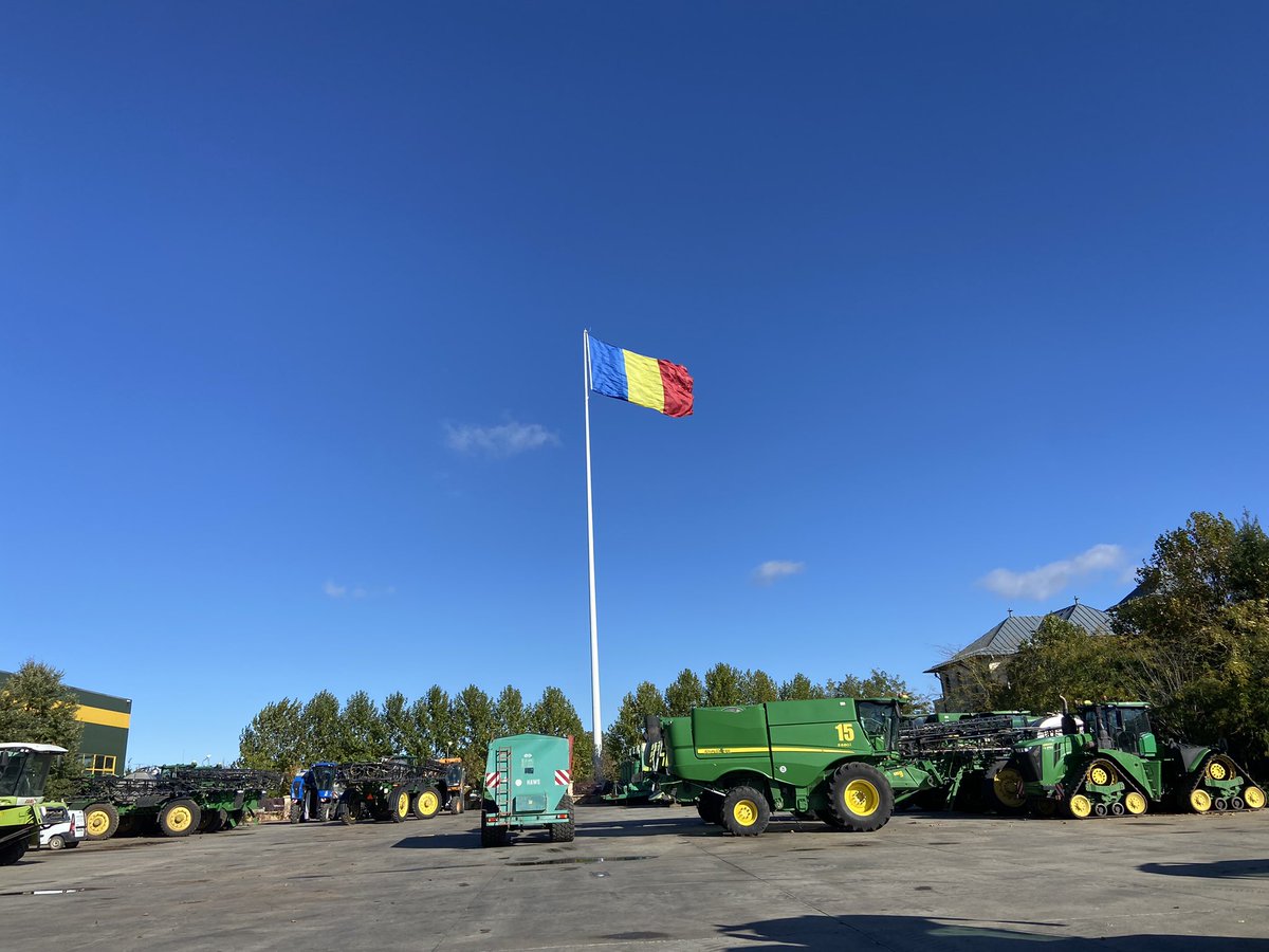 El año pasado Rumanía produjo 8,55 millones de toneladas de trigo, casi un 18% menos que en 2021. 
Se cultivaron 2,14 millones de hectáreas, una superficie ligeramente menor en comparación con 2021.
Obteniendo el 5to lugar en área sembrada de trigo en UE.