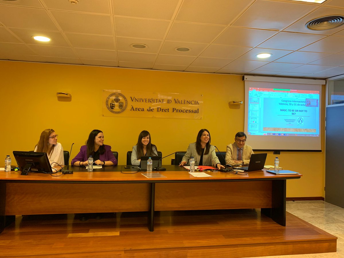 IreneYGB's tweet photo. Dos días intensos por Valencia, hablando de MASC, su evolución y eficacia. Gracias al Área de Derecho Procesal de la UV y a la profesora Barona por la iniciativa y la acogida. 

⚖️👏🏻 https://t.co/o46aCskaGW
