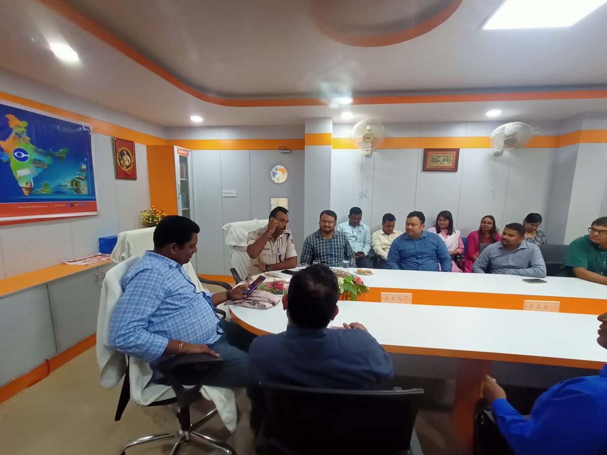 sidhant_dr's tweet photo. Attended as one of the guests on the occasion -"Cyber Awareness and Vigilance Awareness "program at Regional Office, Bank ofBaroda.Other Guests on the occasion Sri Bulu Swain, IIC Town PS and Sri Ranjan Biswal, IIC Dhanupali. 
Special thanks to Sri Surendra Gond,RM ,BOB https://t.co/o0ujsLgjvh