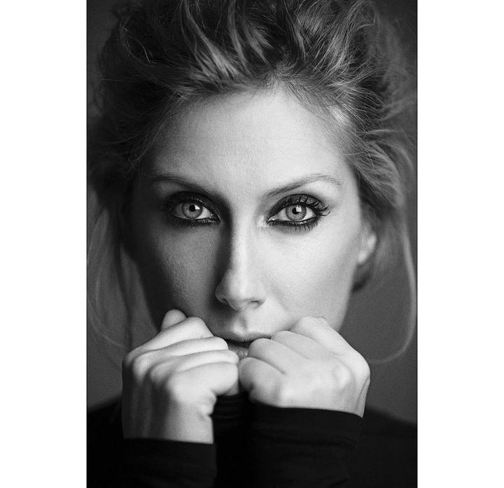 SabrinaPais's tweet image. Amo essas séries que tem uns personagens feios ou esquisitos e quando a gente vê foto da pessoa sem caracterização, a pessoa é BRUTALMENTE MARAVILHOSA.
Sim, tô completamente rendida pela #VelvetCollection e aceito sugestões de séries parecidas ou com gente desse elenco. ❤️