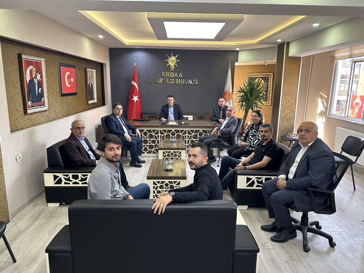 ak_erbaa's tweet photo. Erbaa İlçe Kaymakamımız Sn. Dr. İsmail Altan DEMİRAYAK İlçe Başkanlığımıza hayrlı olsun ziyaretlerinde bulundular.Nazik ziyaretleri için teşekkürler. https://t.co/FqVLXMedOO