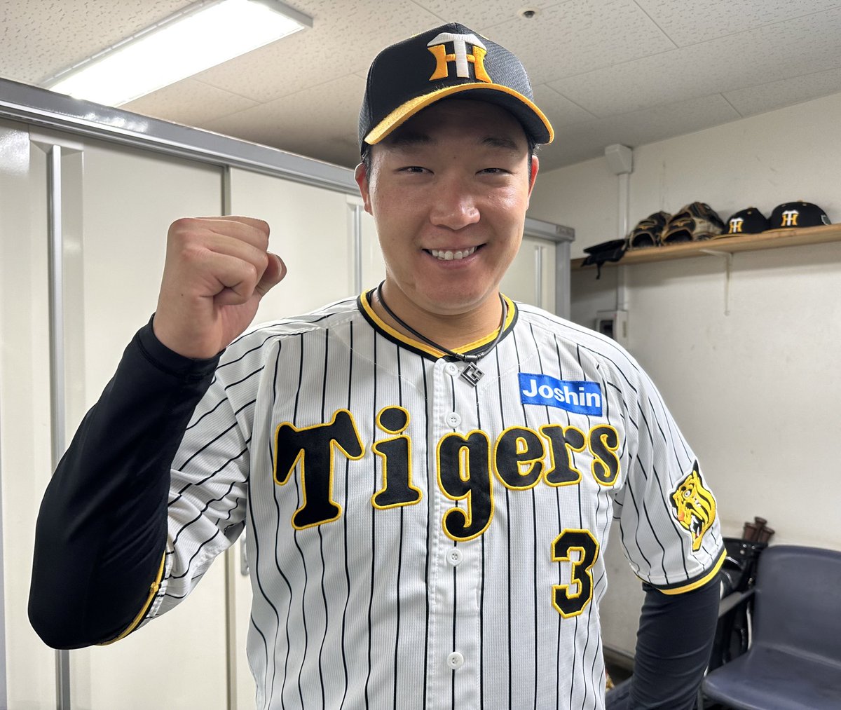 TigersDreamlink's tweet photo. 今日のヒーローはサヨナラヒットを打った大山悠輔選手です！
#今日のヒーロー 
#大山悠輔 選手
#サヨナラ勝ち 
#阪神タイガース
#SMBC日本シリーズ
#関西ダービー https://t.co/rTDTkMqNrG