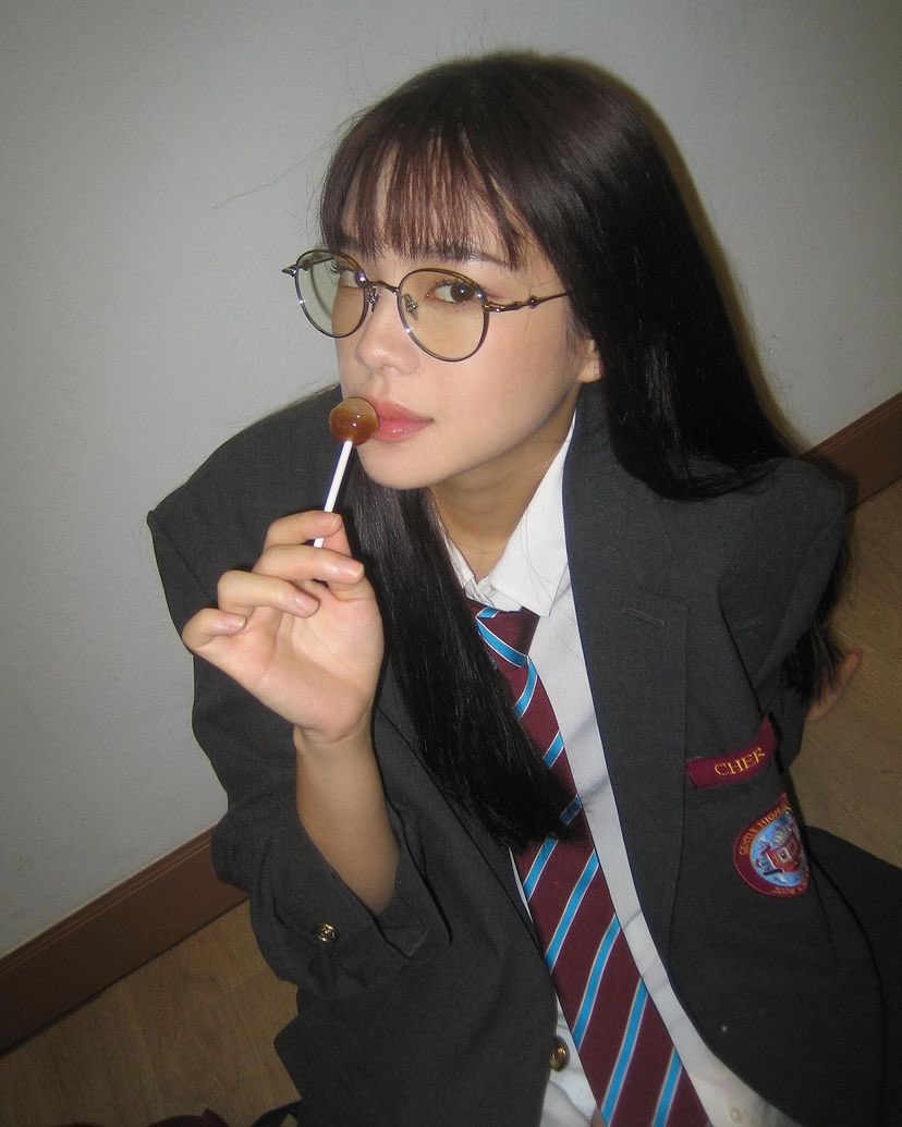 หน้าดื้ออ่าา 😍

#CherprangAreekul
#GentleMonster 
#GentleHighSchool #GentleMonsterOptical