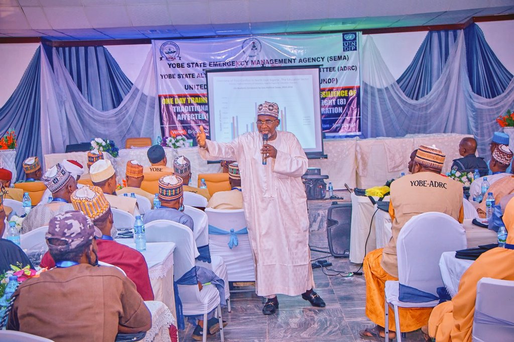 UNDPNigeria's tweet photo. In community disputes, traditional leaders are first point of call, making their role pivotal in finding solutions.
Together with @sema_yobe, we organized a training for traditional leaders in #YobeState 🇳🇬 on strengthening community preparation for reconciliation &amp; reintegration https://t.co/Y43jxW3U1B