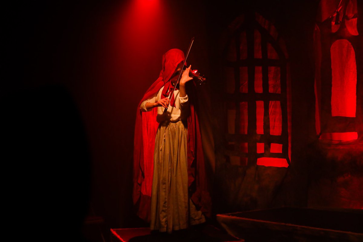 inherelementltd's tweet photo. “A phenomenal production” 

“Sabbath deserves to be on a National Theatre stage”

“Excellently acted, written and directed. I couldn’t fault it.” 

^Here’s what our audience said last night!

Limited tickets left for the rest of the run. Get yours now 🔥👺🎃

@vinnymoli 📸 https://t.co/SbVS0w5LJI