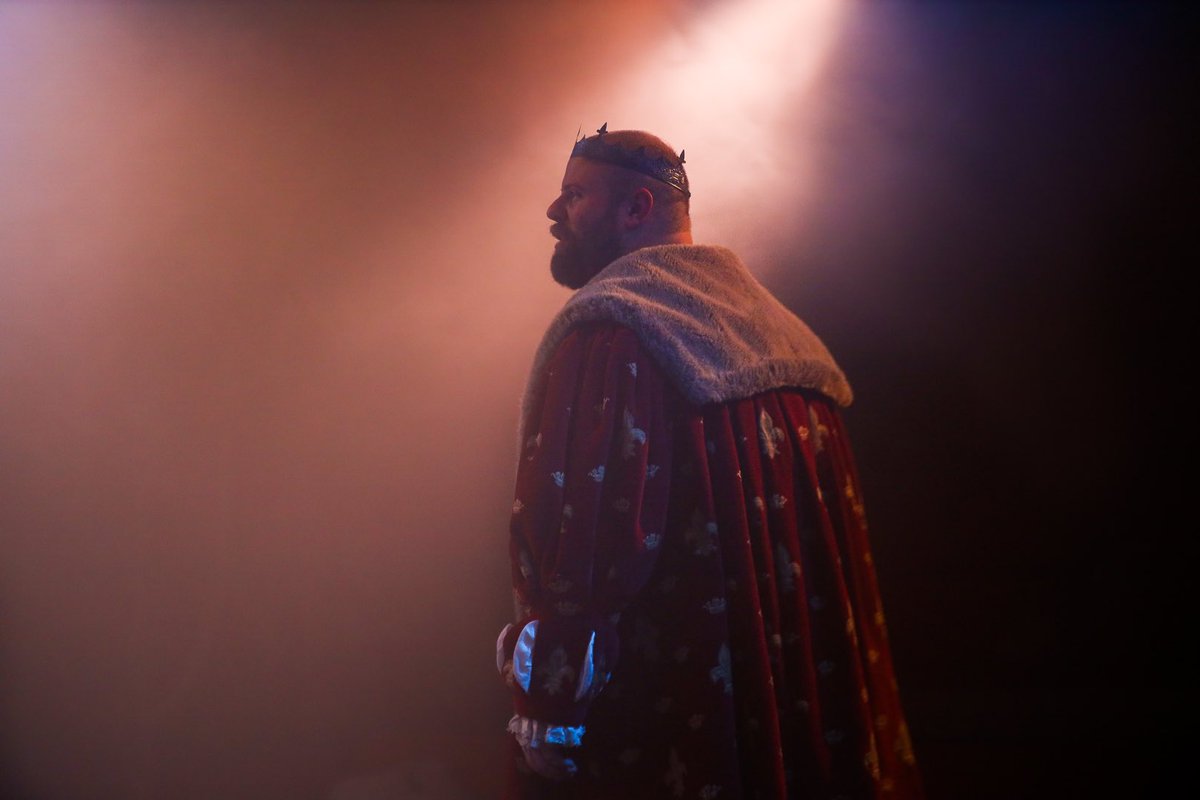 inherelementltd's tweet photo. “A phenomenal production” 

“Sabbath deserves to be on a National Theatre stage”

“Excellently acted, written and directed. I couldn’t fault it.” 

^Here’s what our audience said last night!

Limited tickets left for the rest of the run. Get yours now 🔥👺🎃

@vinnymoli 📸 https://t.co/SbVS0w5LJI
