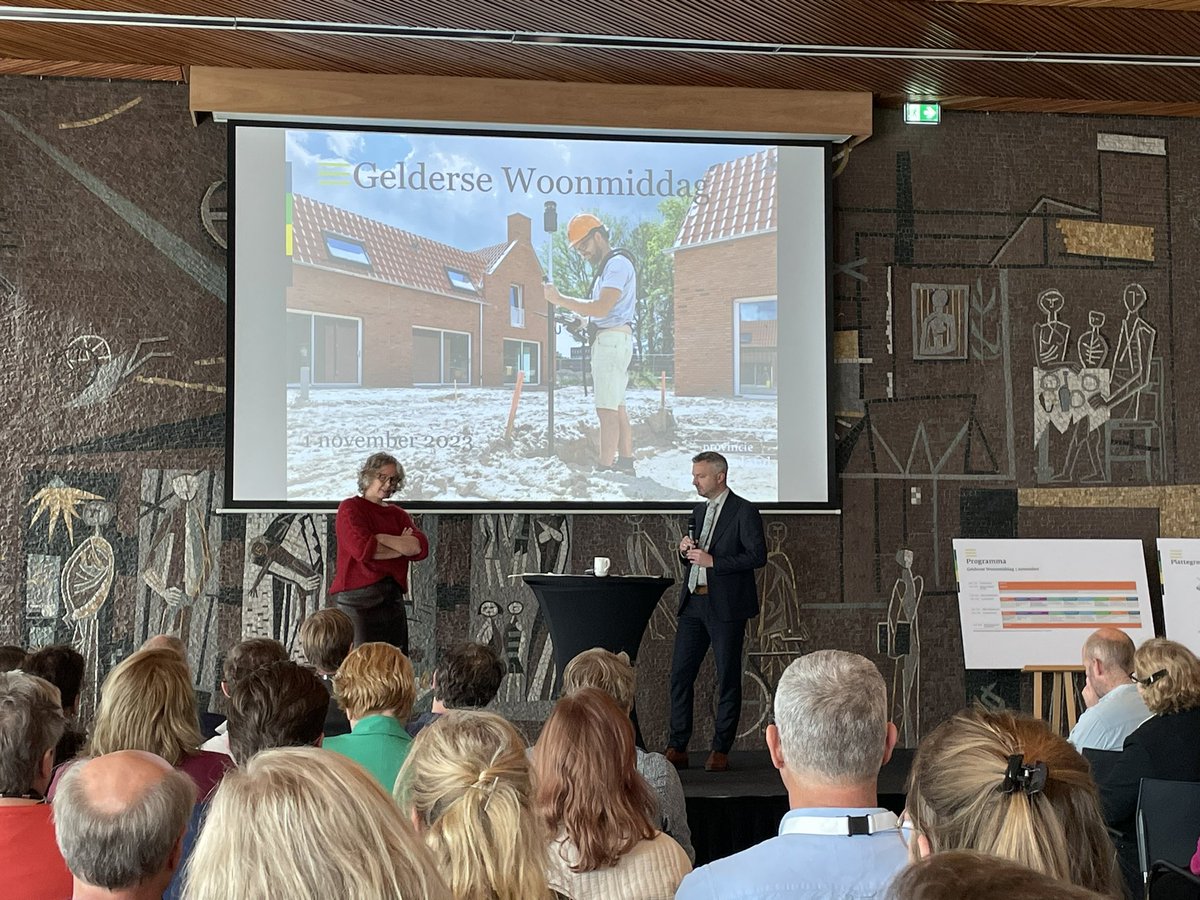 Woonmiddag #Gelderland. Provincie betrekt alle stakeholders, motto Gewoon Doen olv <a href="/dirkvreugdenhil/">Dirk Vreugdenhil</a>. Afgelopen jaar zijn er meer woningen gerealiseerd dan gepland! Grote zorgen over gebrek aan structureel geld, netcongestie, gebrek aan 200(!!) ambtenaren in Gelderland.